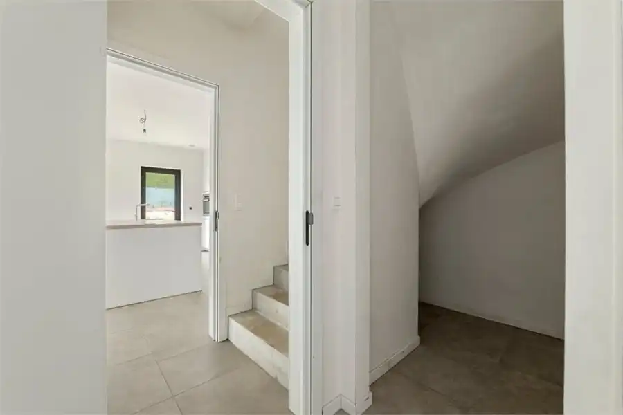 KNAPPE NIEUWBOUWWONING IN MODERNE STIJL foto 17
