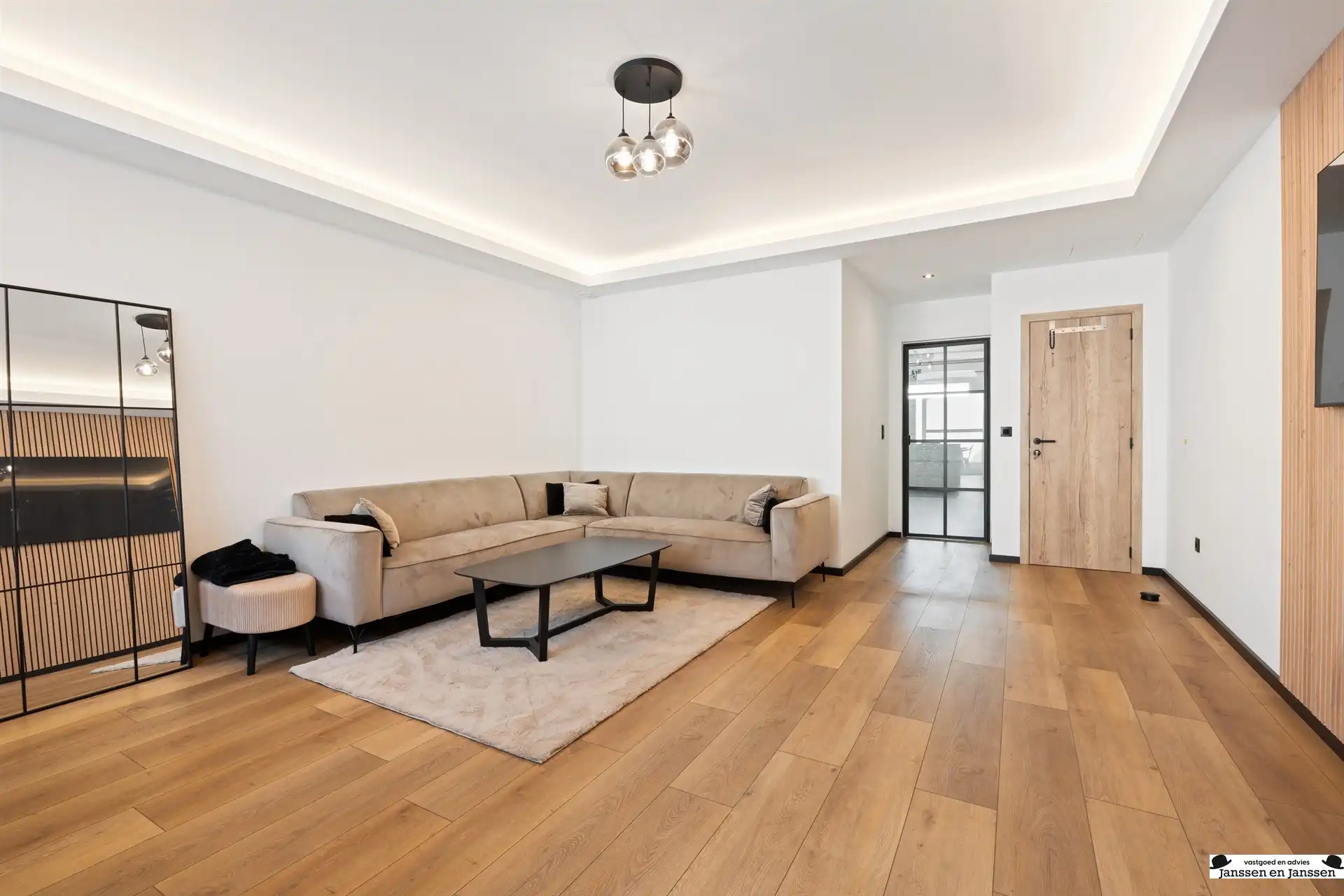 Uitzonderlijk ruime, energetische en gerenoveerde woning! foto 7