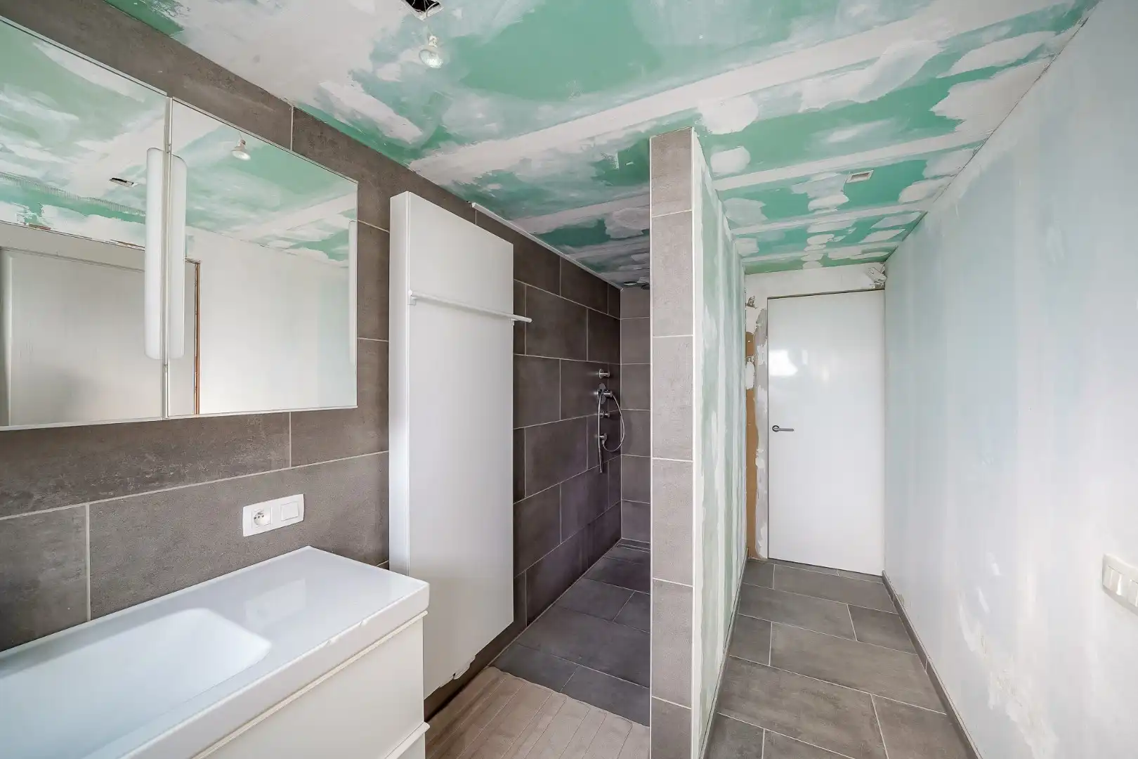 Ruime eengezinswoning in centrum Oudenburg met handelsruimte op gelijkvloers. foto 23