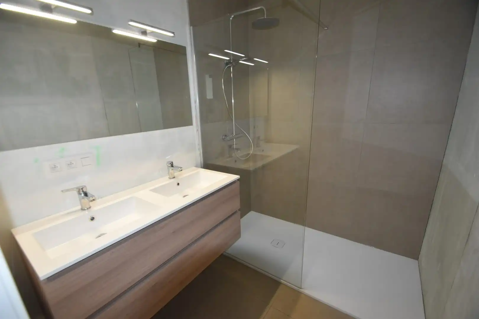 Modern ingericht appartement aan rand van centrum foto 14