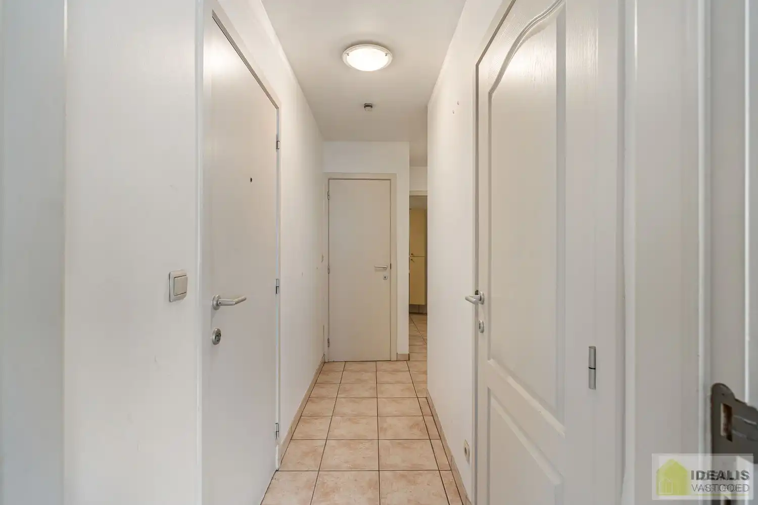 IDEALIS VASTGOED – INSTAPKLAAR GELIJKVLOERS APPARTEMENT MET LICHTRIJKE LEEFRUIMTE,  RUIME OPEN KEUKEN, BADKAMER, SLAAPKAMER EN AUTOSTAANPLAATS OP EEN GUNSTIGE LOCATIE NABIJ HET CENTRUM VAN PELT! foto 8