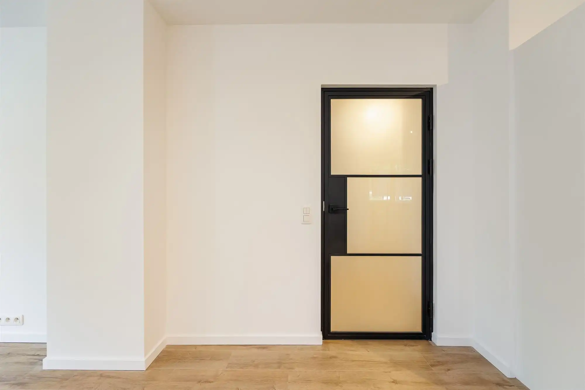 Lichtrijk gelijkvloersappartement met 2 slpk op TOPlocatie foto 8