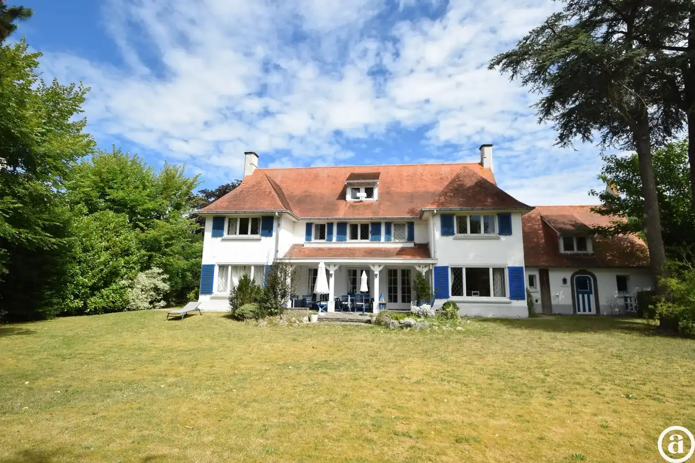 Unieke villa met karakter en potentieel op toplocatie in het hart van het Zoute. foto 4