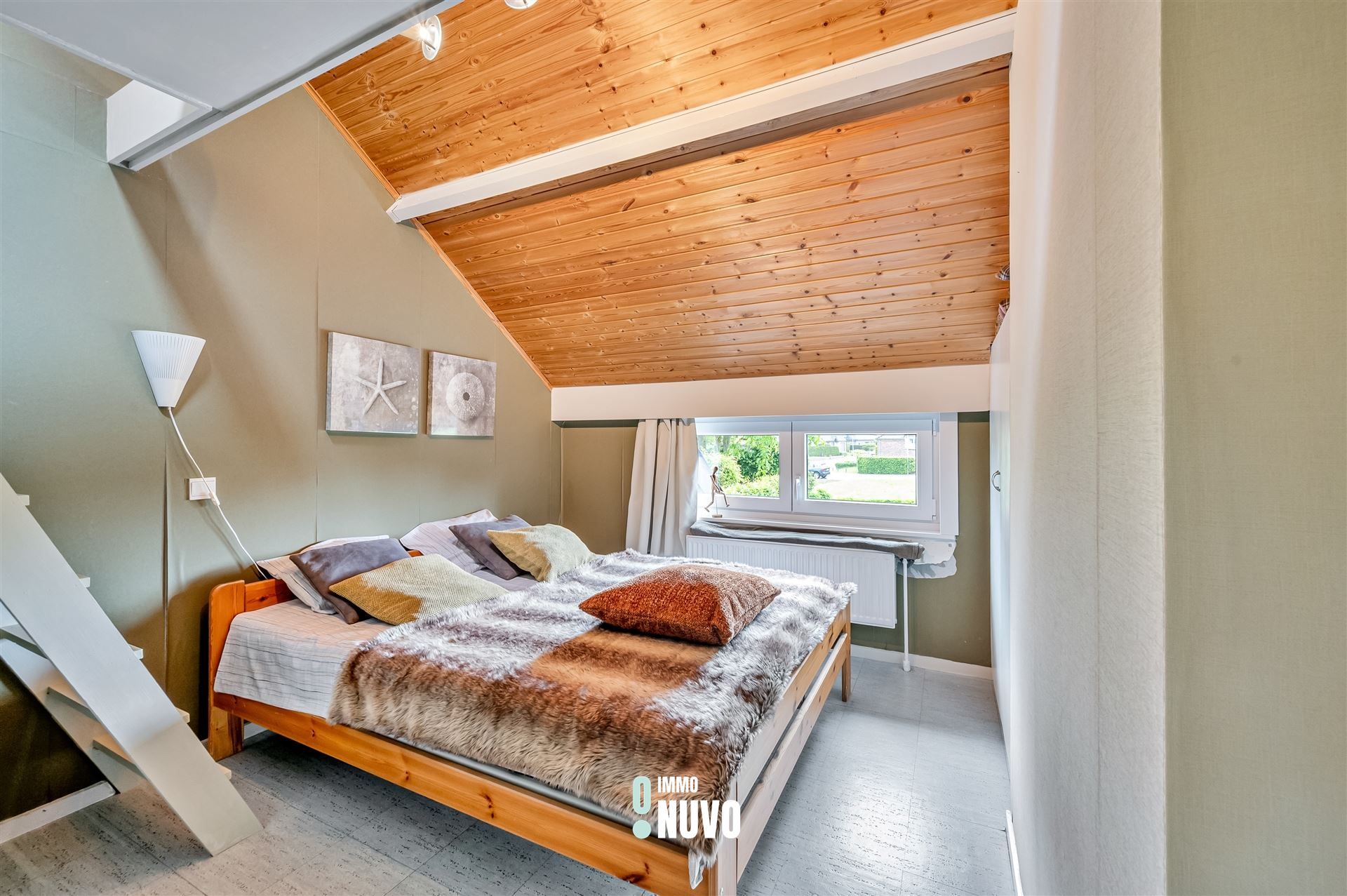 Instapklare open bebouwing met 4 slpks, tuin en garage foto 12