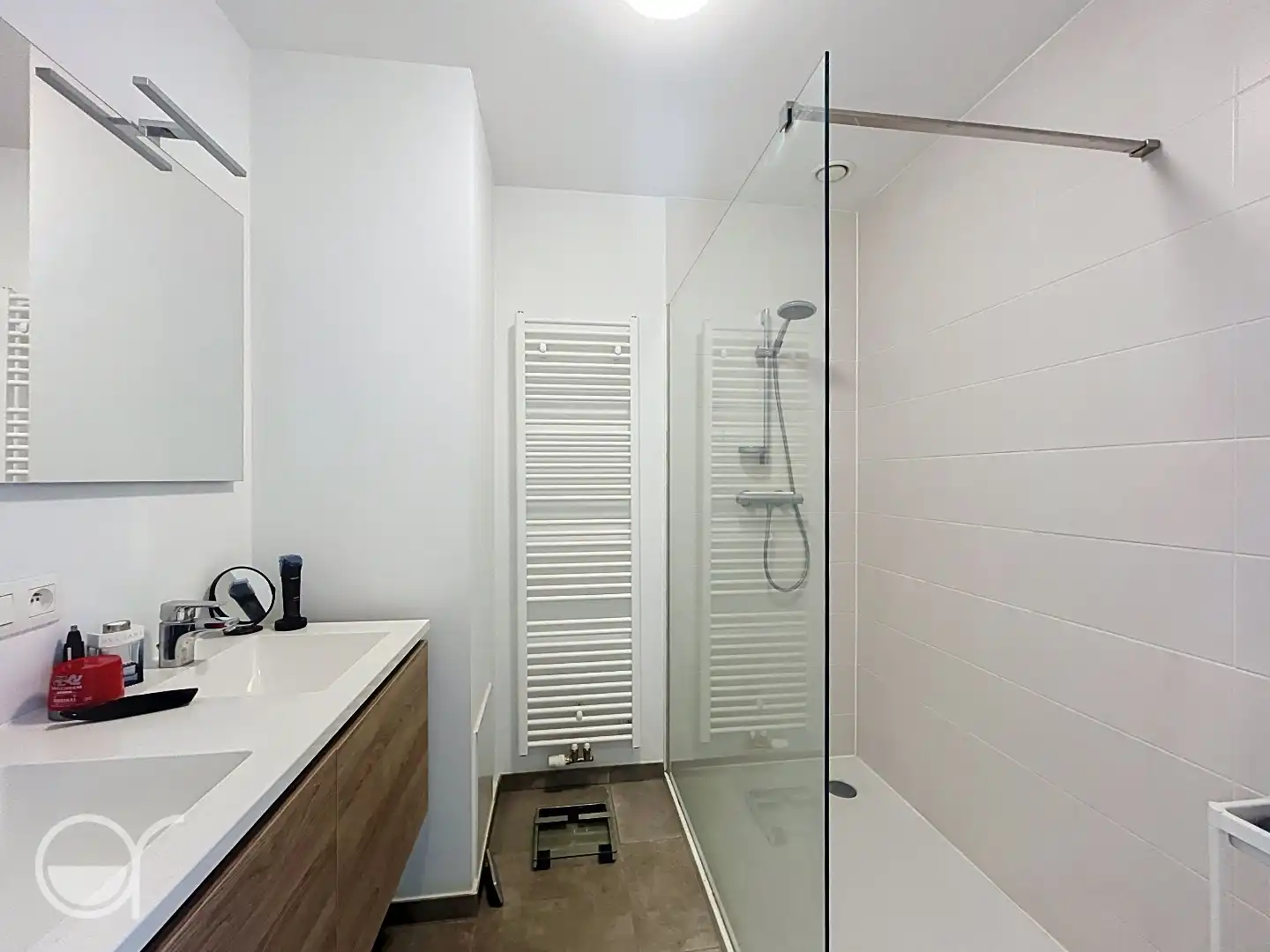 Gemeubeld appartement met twee slaapkamers en zicht op water incl autostaanplaats foto 8
