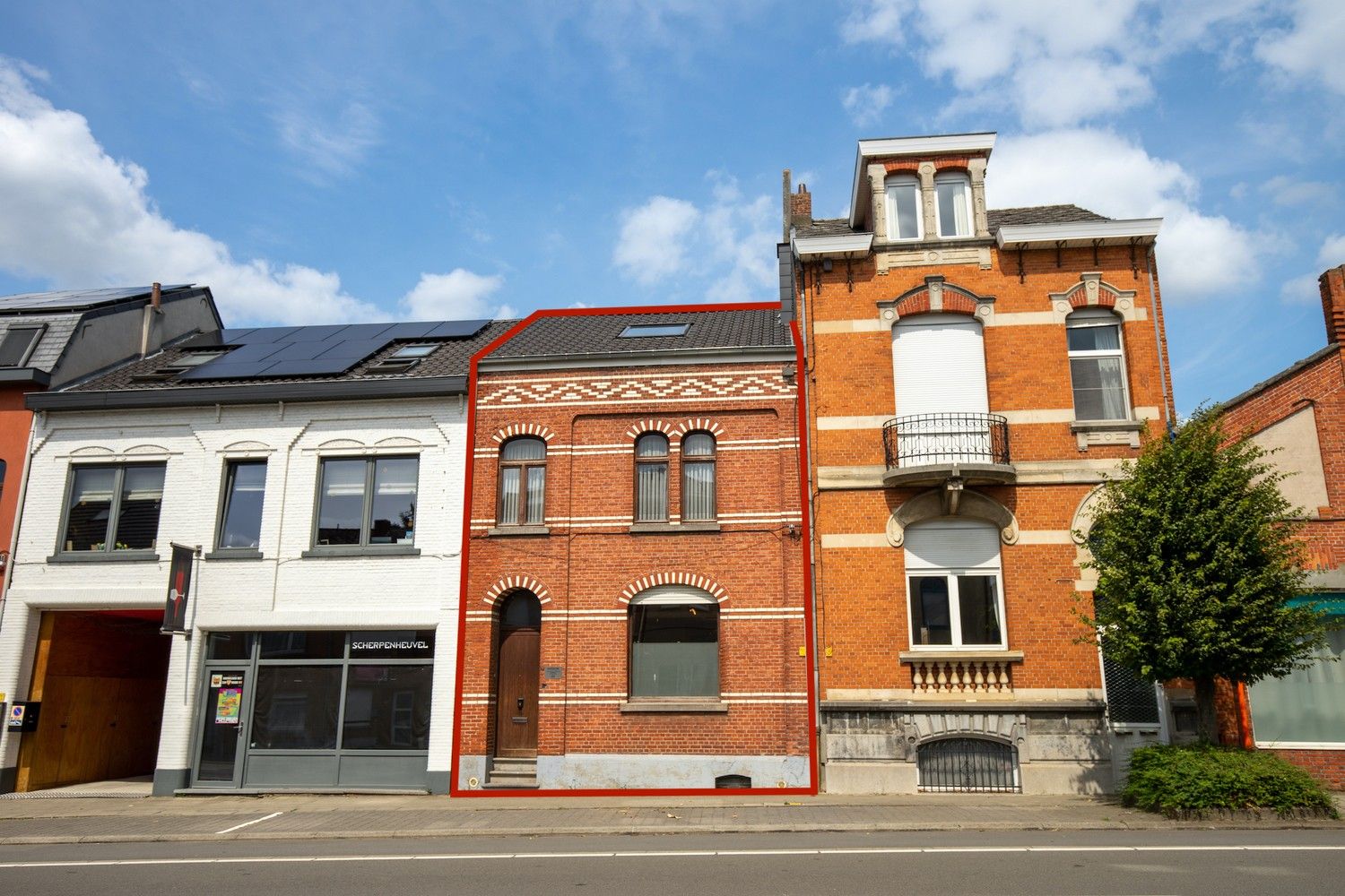 Hoofdfoto van de publicatie: Te renoveren statige woning met authentieke charme in Scherpenheuvel