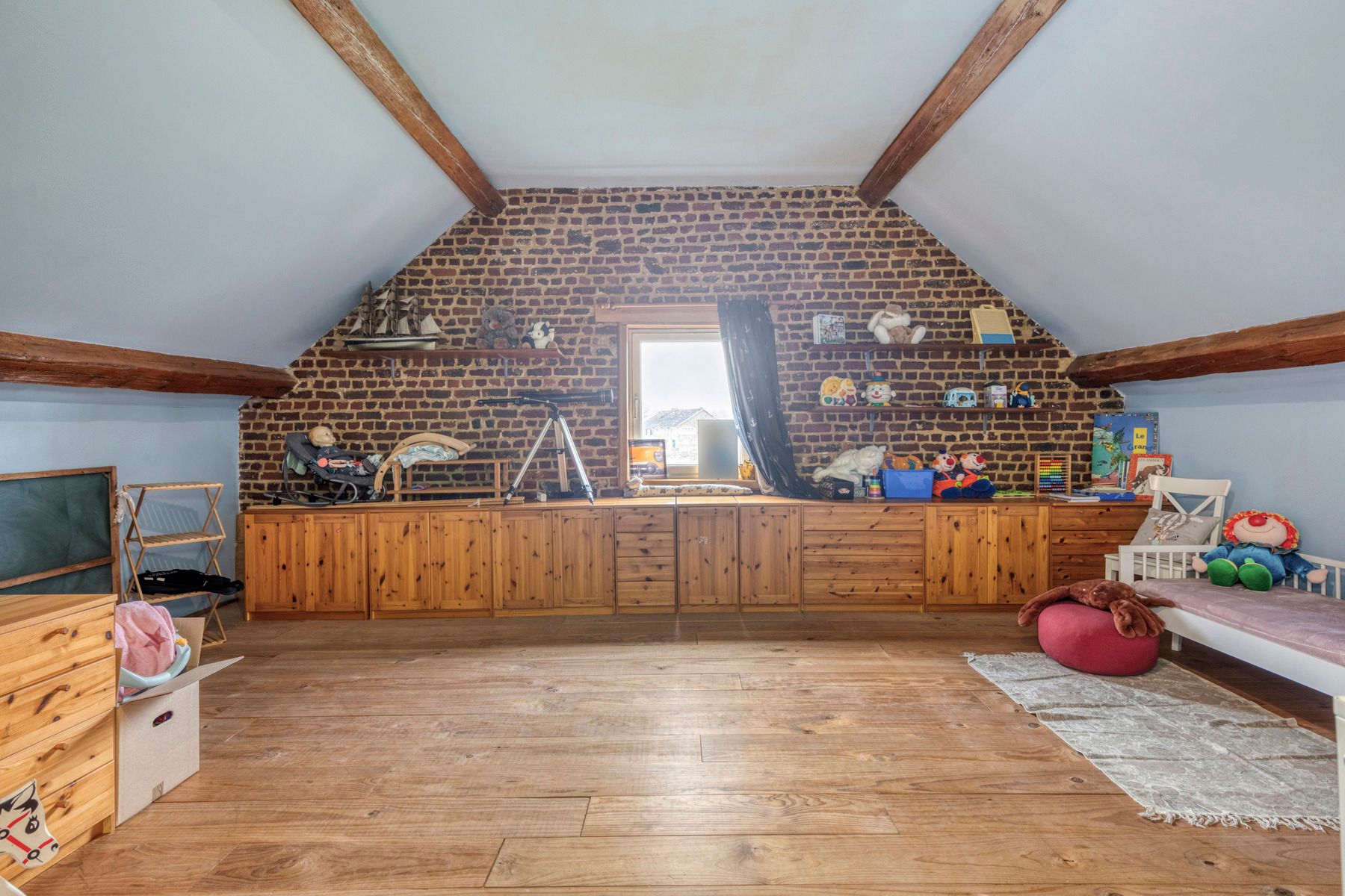 Ruime woning met aanpalende loods op toplocatie. foto 20