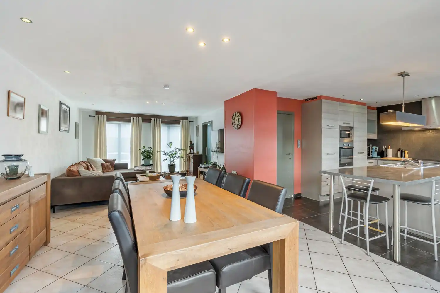 Halfopen gezinswoning met 3 slaapkamers, kelder en aangename tuin in Nieuwerkerken foto 5