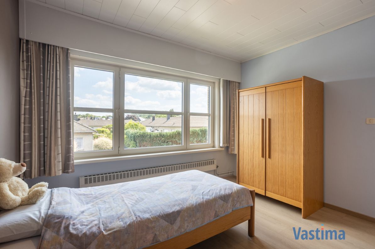 Halfopen gezinswoning met 3-4 slaapkamers en extra garage foto 18