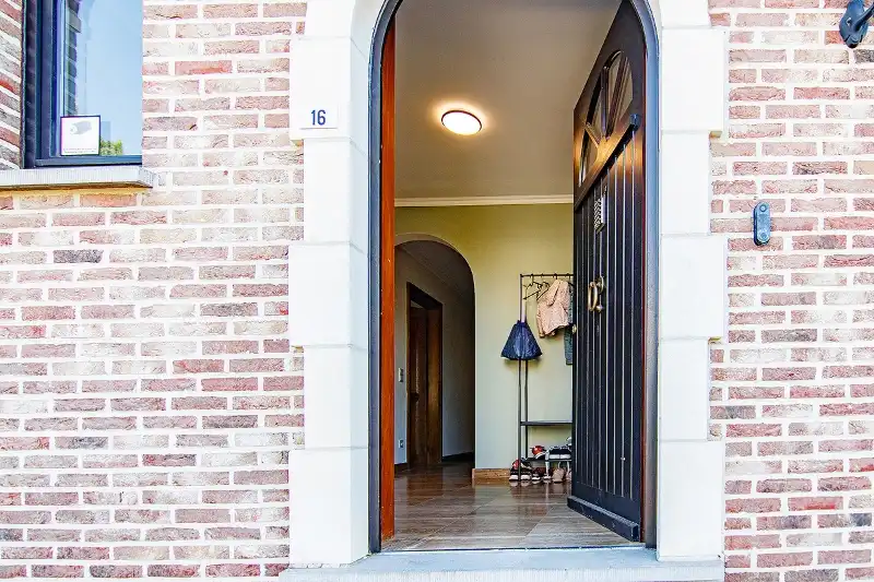 Riante instapklare gezinswoning met 5 slaapkamers op een vlot bereikbare locatie in het centrum van Kortessem (Hasselt) foto 2