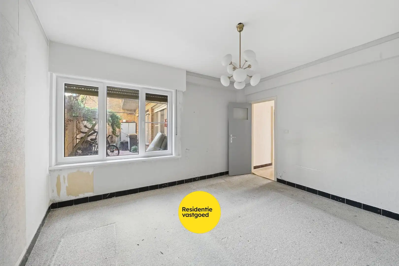 Te renoveren gelijkvloers appartement met 2 slaapkamers in Oostende foto 9