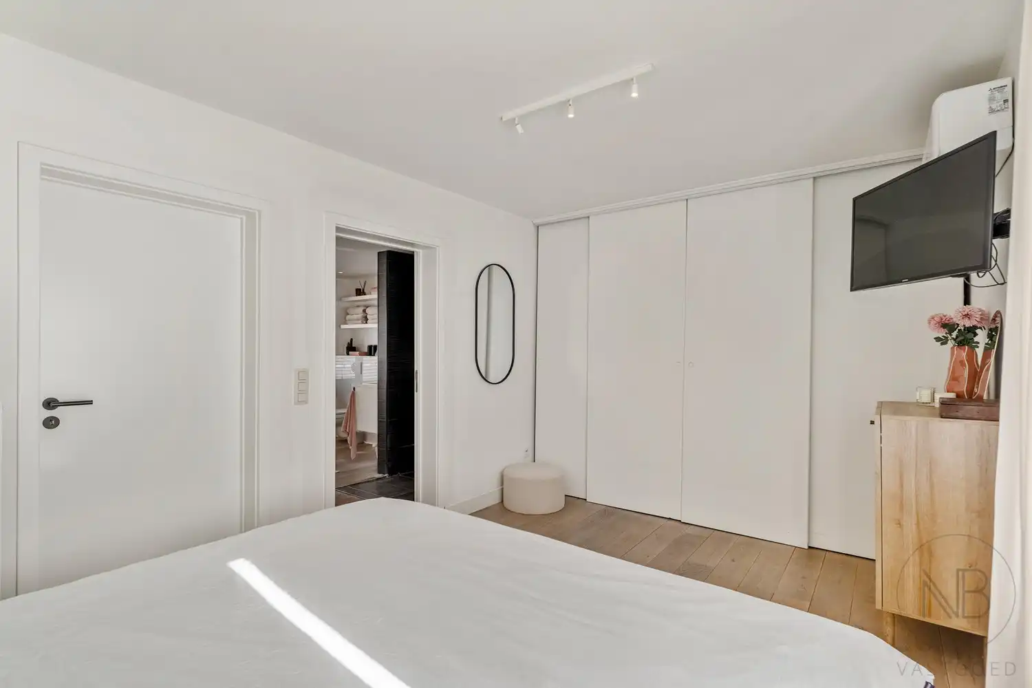 Instapklare rijwoning met leuke stadstuin foto 14