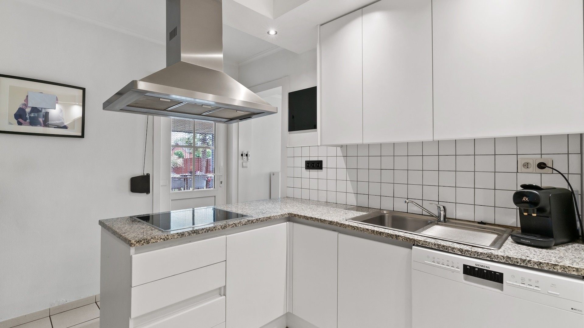 Onderhoudsvriendelijke en gelijkvloerse woning met zwembad foto 8