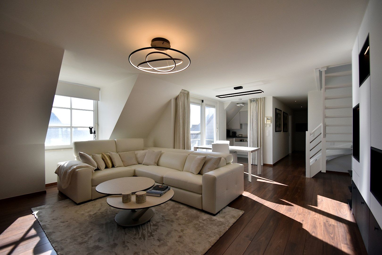 Luxueus, afgewerkt duplex appartement met 3 slaapkamers. foto 4