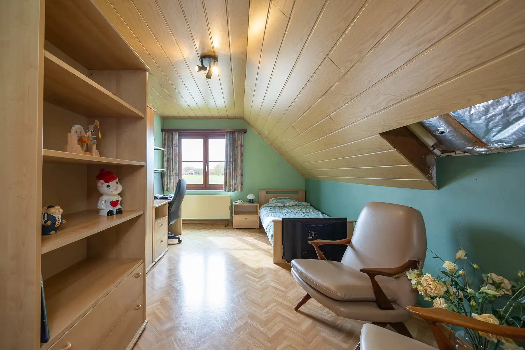 Rustig gelegen gezinswoning met 5 slaapkamers op een perceel van 1.782m². foto 19