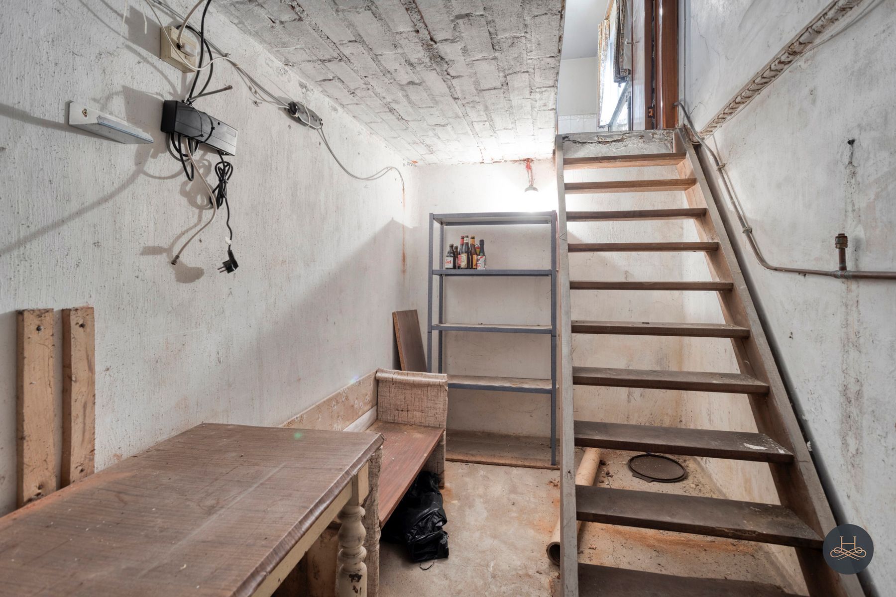 Karaktervolle, te renoveren woning op mooi perceel  foto 17
