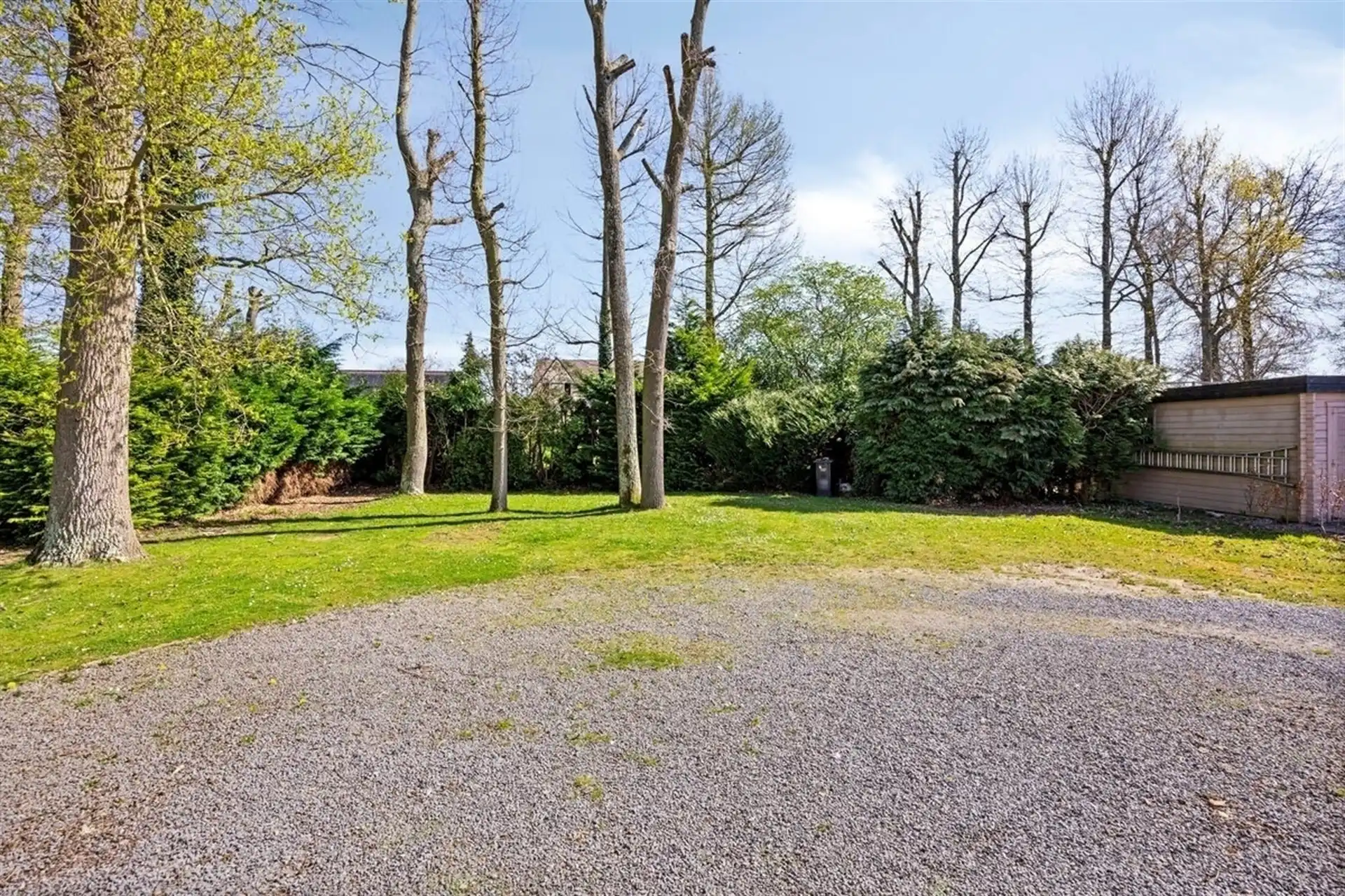 Ruime gerenoveerde villa met 4 slaapkmaers in residentiele wijk foto 26