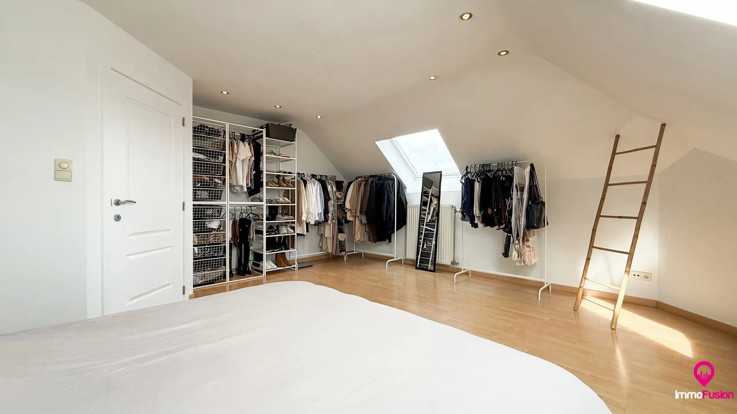 Ruim appartement met 4 slaapkamers en parking in Tuilt! foto 40