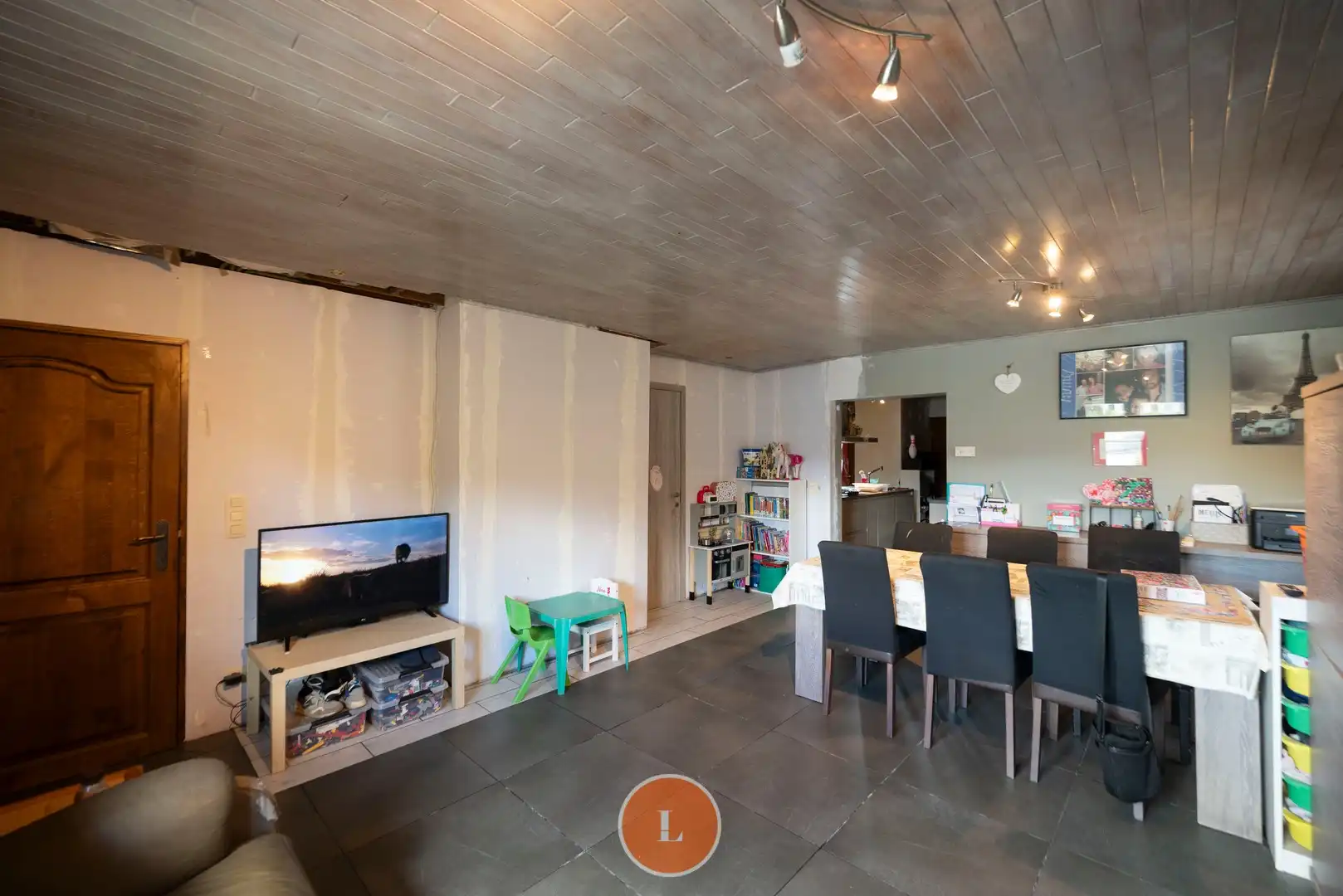 Bungalow met 2 slaapkamers, oprit en grote tuin foto 5