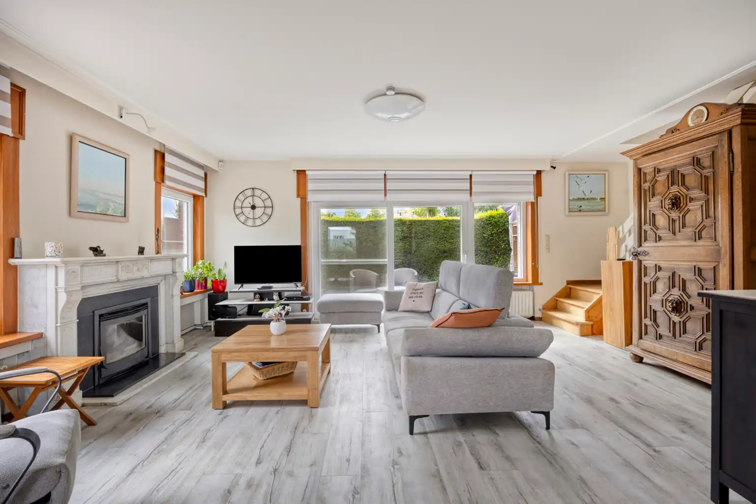 Instapklare woning met 4 slaapkamers, tuin & 2 garages foto 7