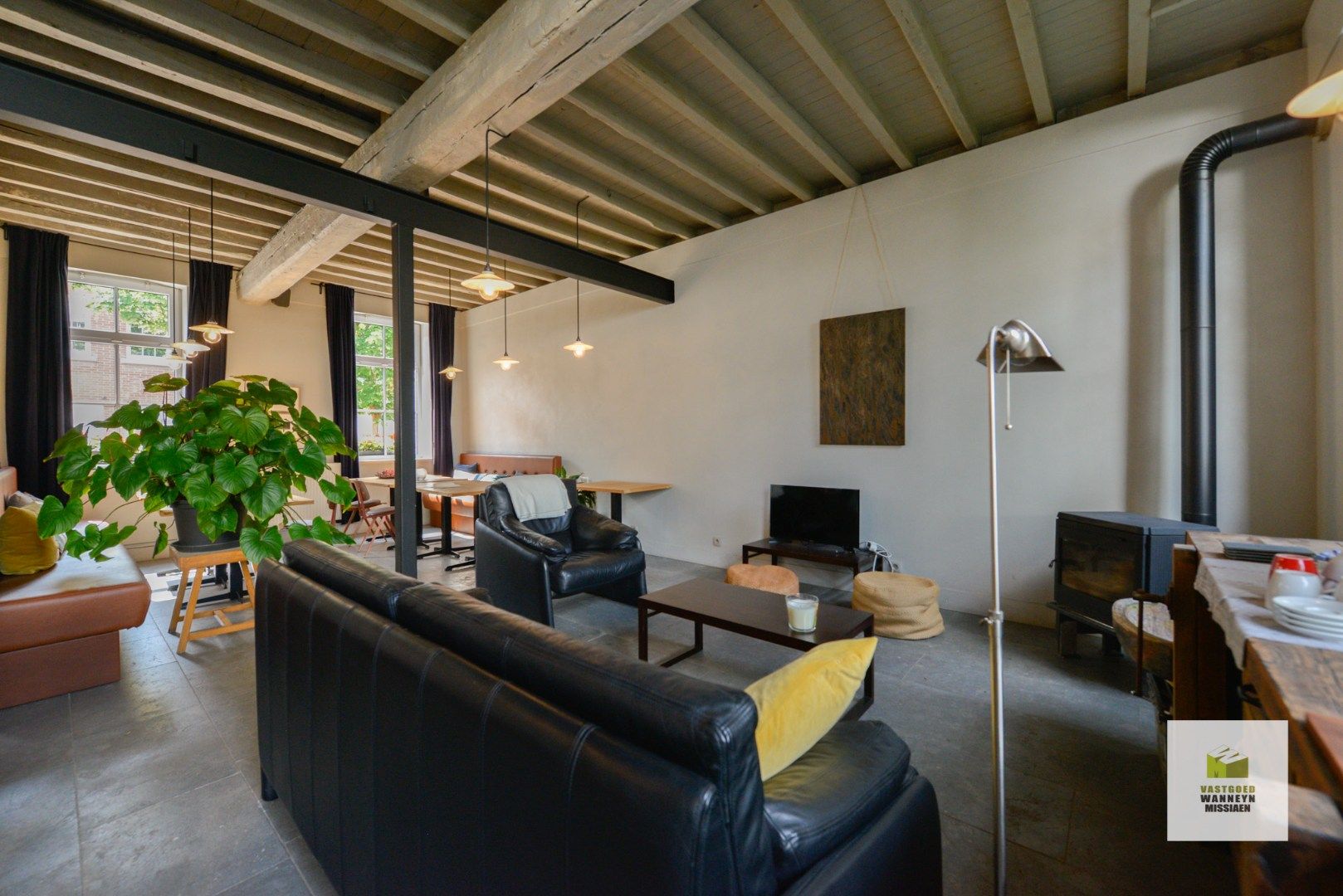 Gerenoveerde handelszaak met ruime woning en gezellige stadstuin te centrum Roeselare foto 12