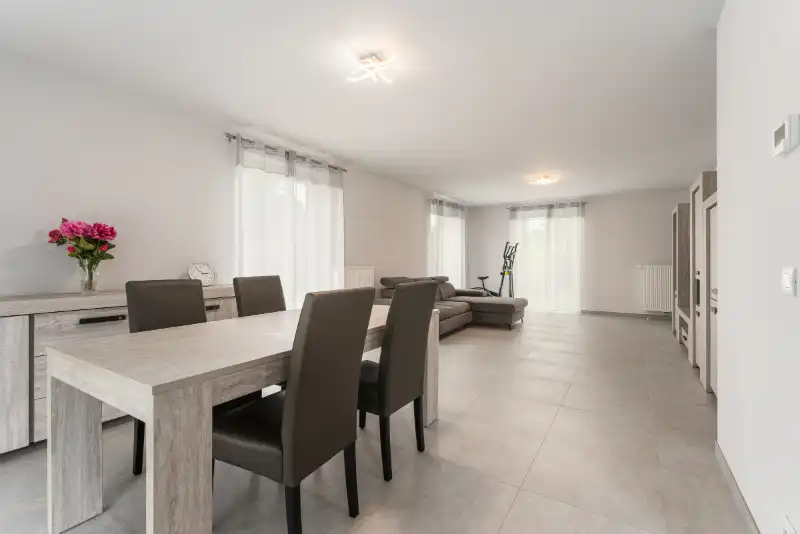 Recente, instapklare halfopen bebouwing op toplocatie te Roeselare foto 5