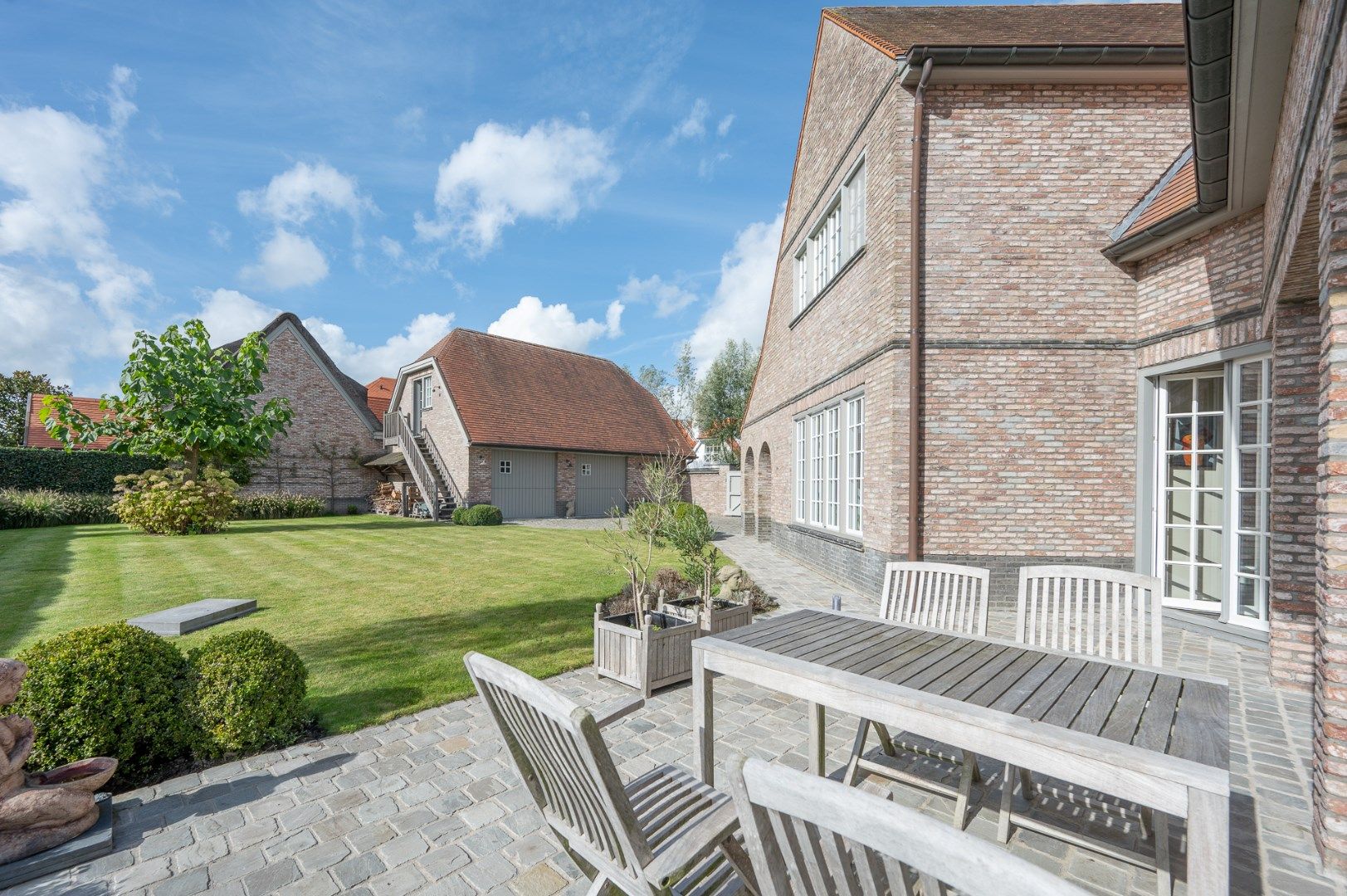 Statige villa op een rustige en residentiële ligging in het Zoute, genietend van alle privacy foto 9