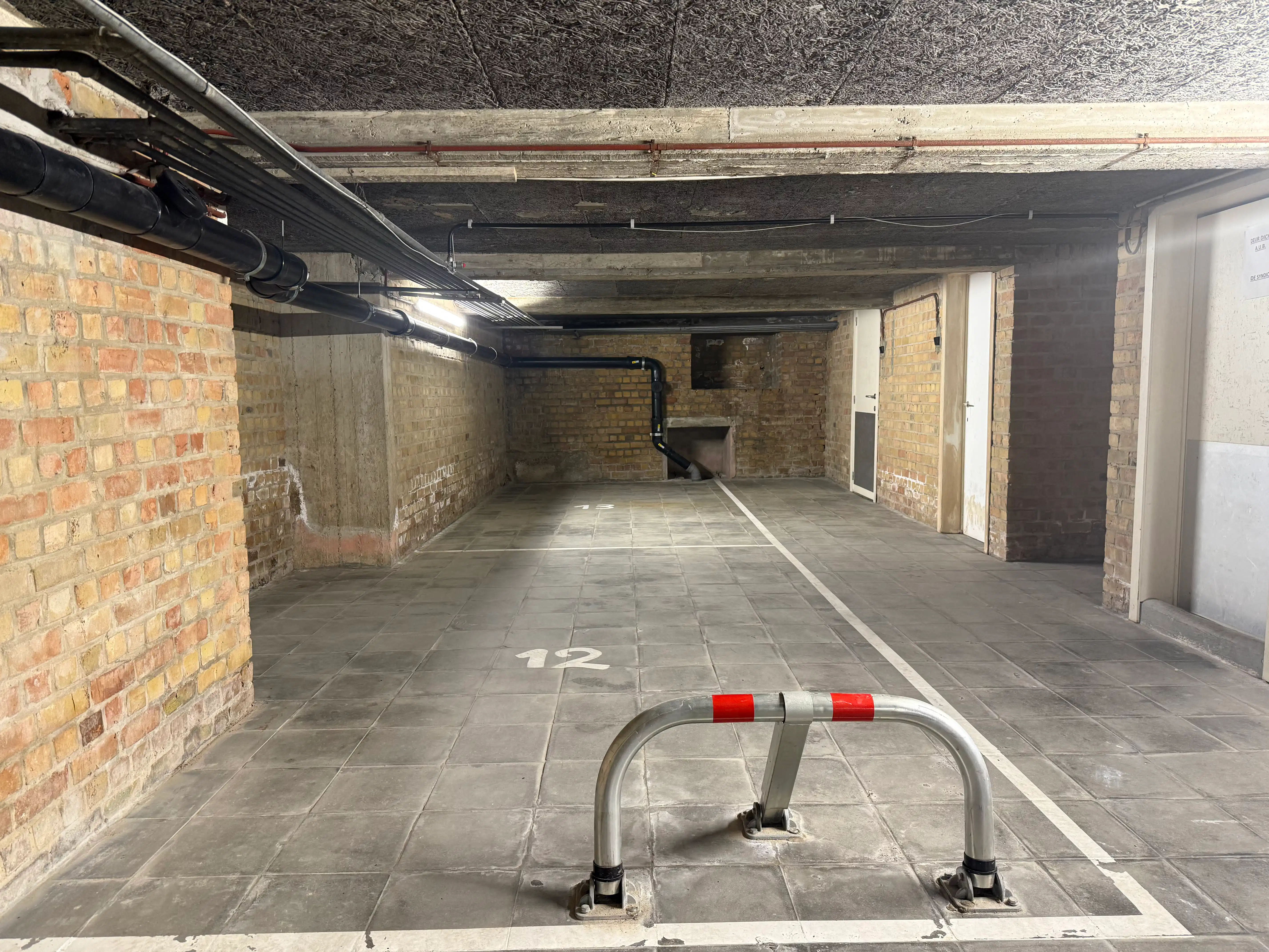 Dubbele autostaanplaats in het centrum van Knokke foto 3