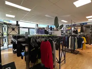 COMMERCIEEL PAND MET OPSLAGRUIMTE EN WOONHUIS OP ZICHTLOCATIE foto 3