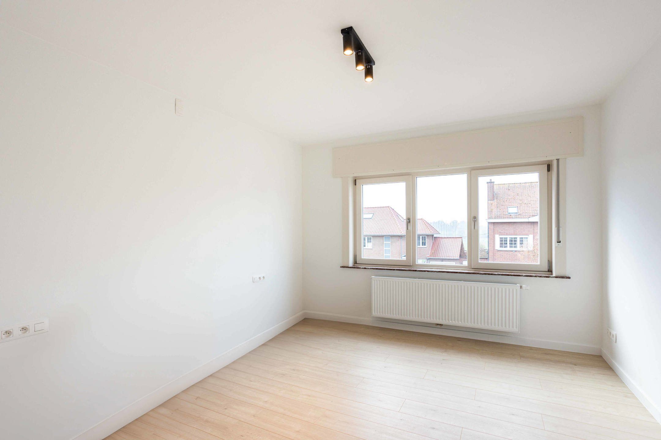 Kwalitatief gerenoveerde driegevelwoning met tuin foto 19