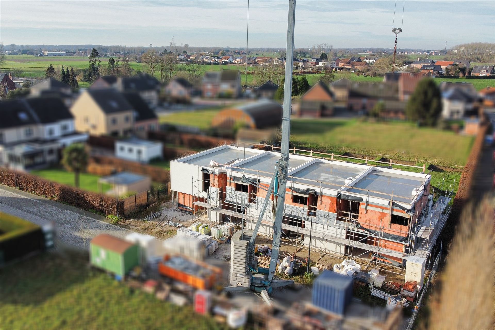 Halfopen nieuwbouw met mog. 4 slpk in een doodlopende straat foto 2