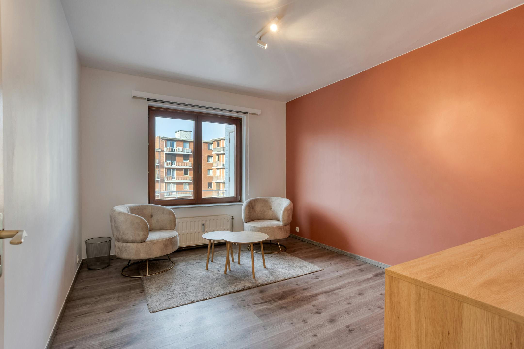 Totaal gerenoveerd appartement met 2 slaapkamers, terras en privé garagebox te centrum Strombeek foto 12