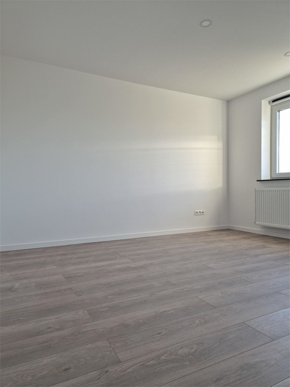 Leuke gerenoveerde woning met 4 slaapkamers en tuin foto 16