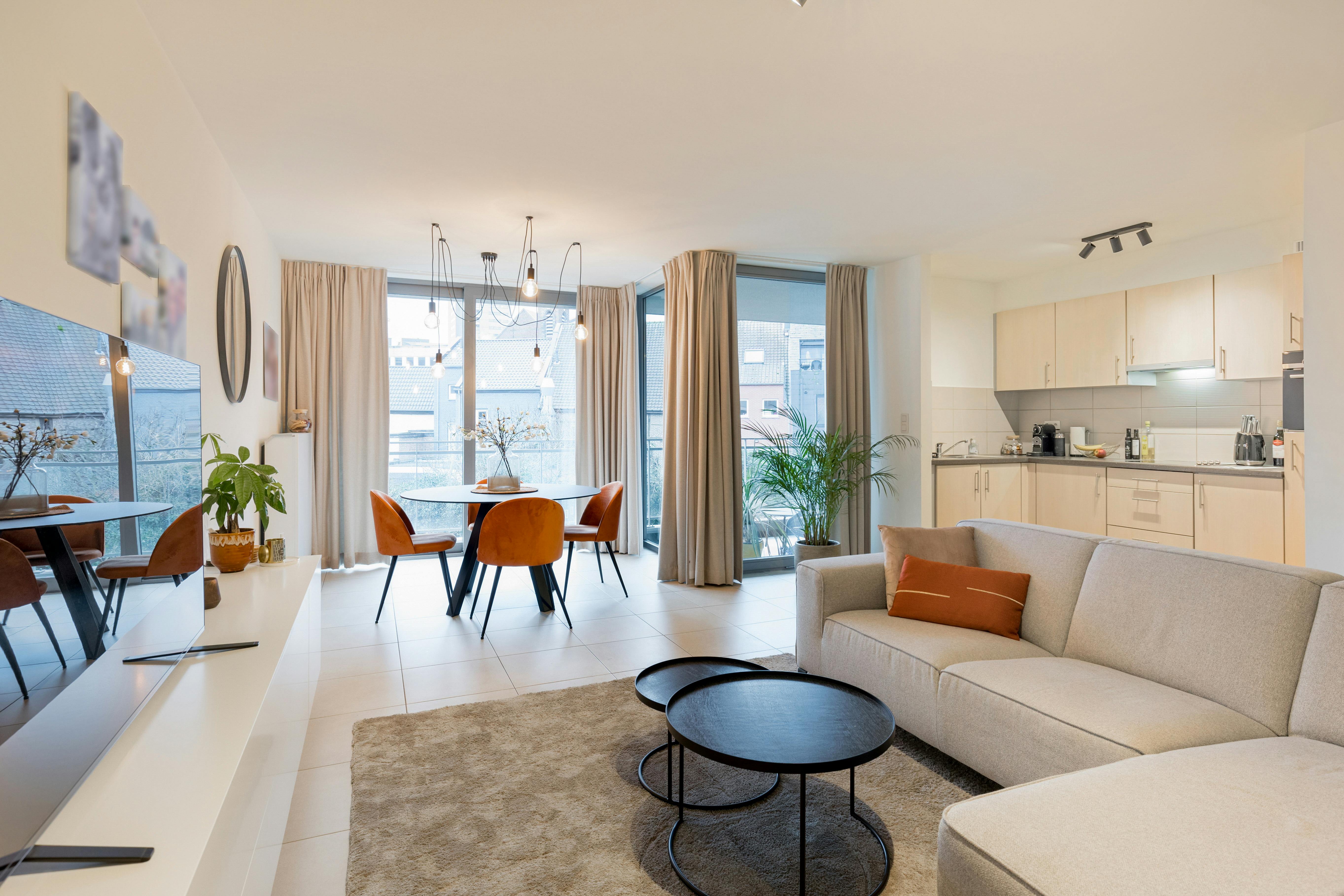 Ruim 2-slaapkamer appartement te huur in Hasselt centrum foto 2