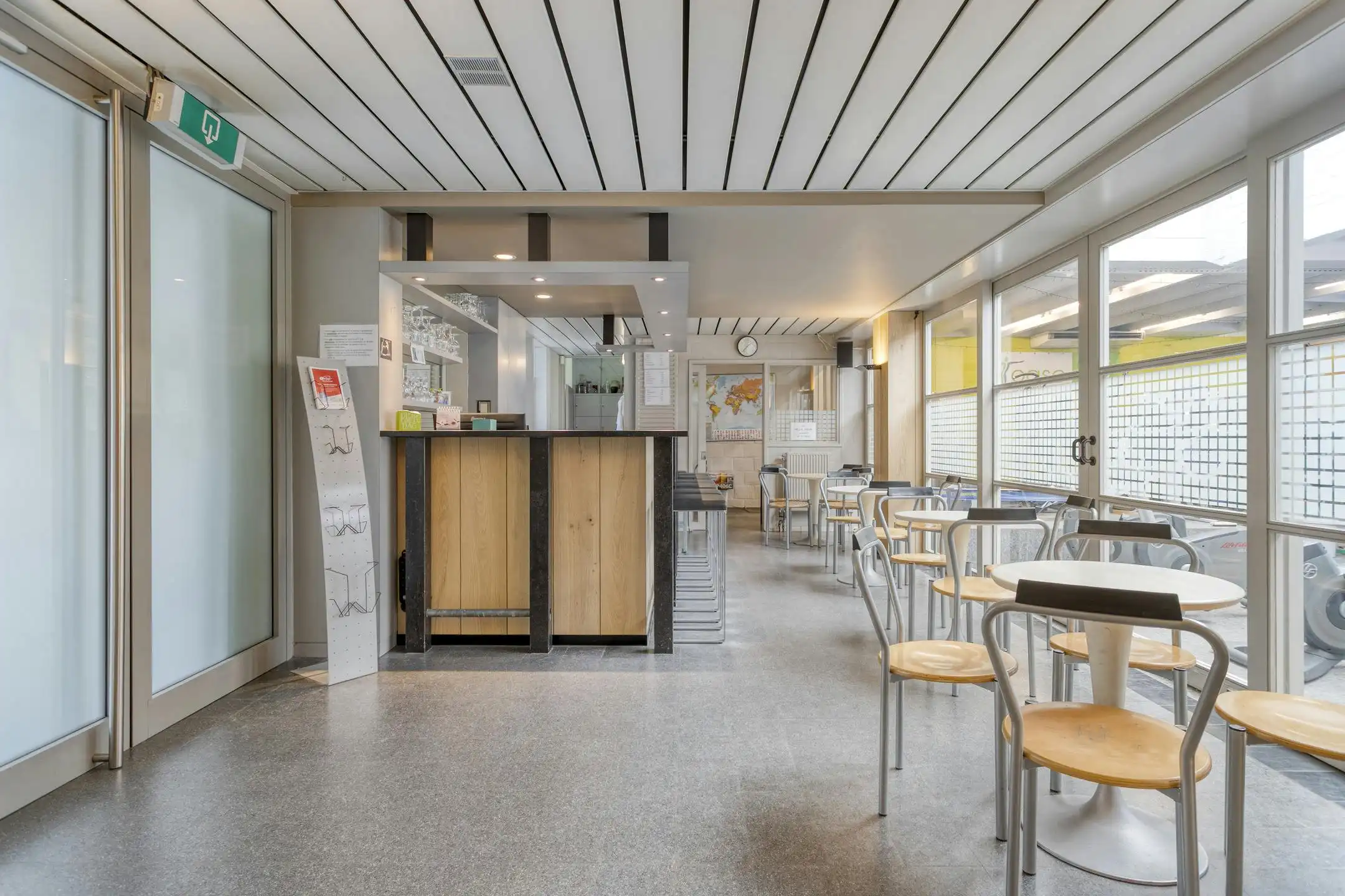 Sportcentrum met woning te koop in Roeselare foto 17