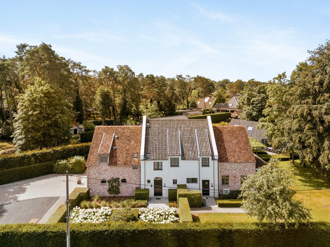 Zeldzame nieuwbouw-villa in't groen met lift, 4 slpk / 4 badk, zuid-tuin met zwembad & extra woonst in bijgebouw foto 35