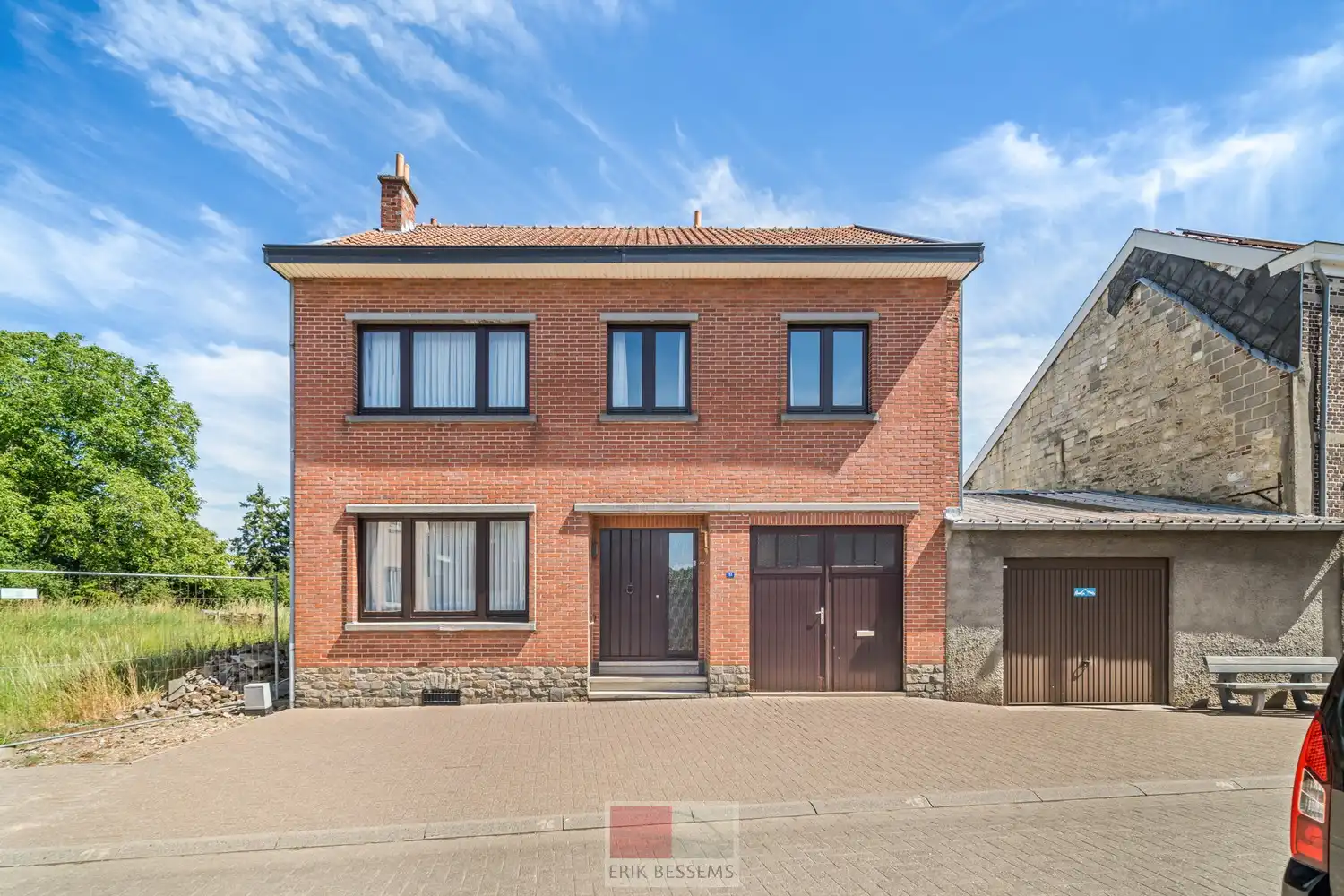 Hoofdfoto van de publicatie: Leuke te renoveren woning met een bewoonbare oppervlakte van ca. 172 m², gelegen op een perceel van 485 m².