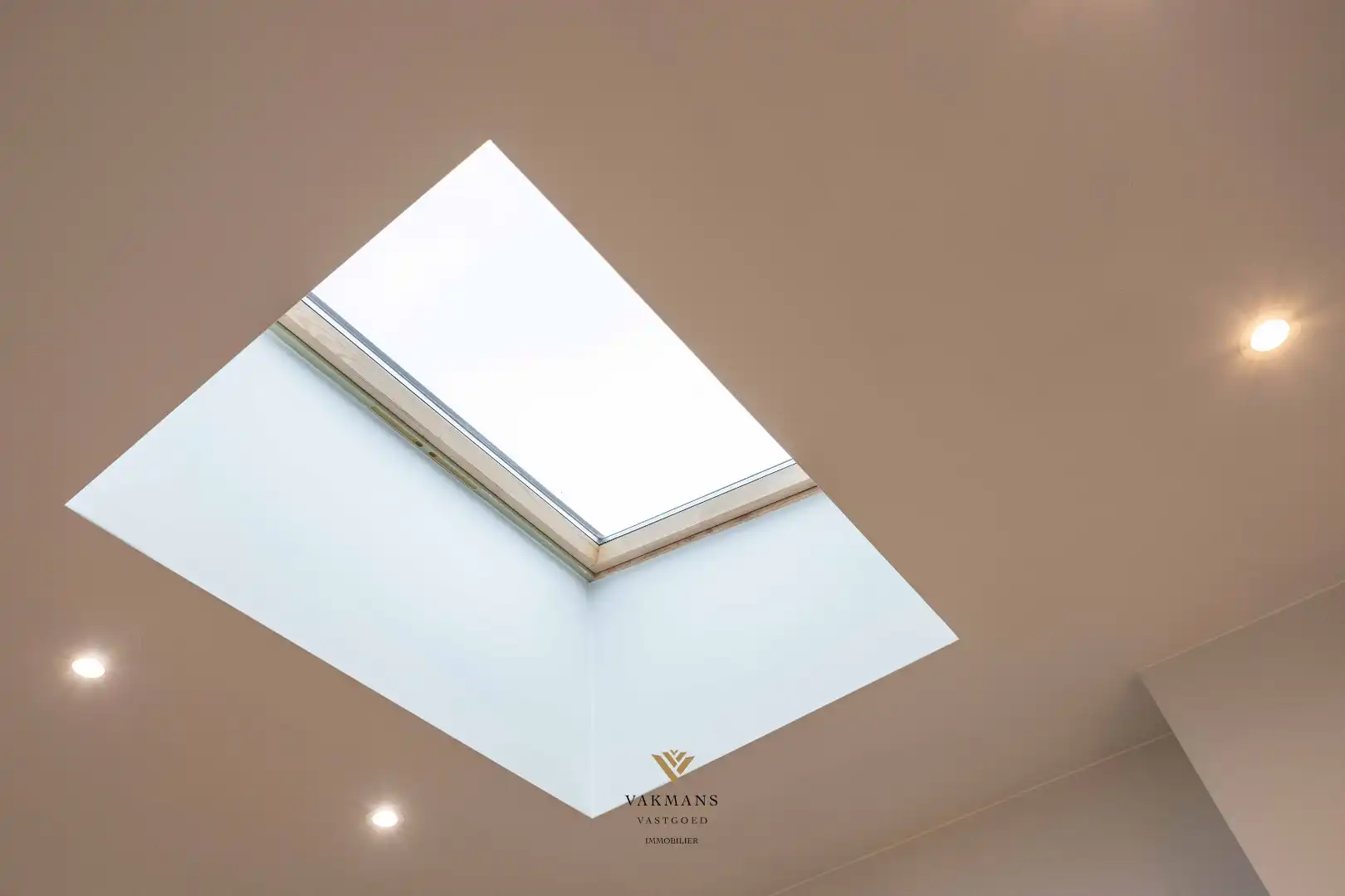 Prachtige gerenoveerde woning met 3 slaapkamers en tuin foto 28