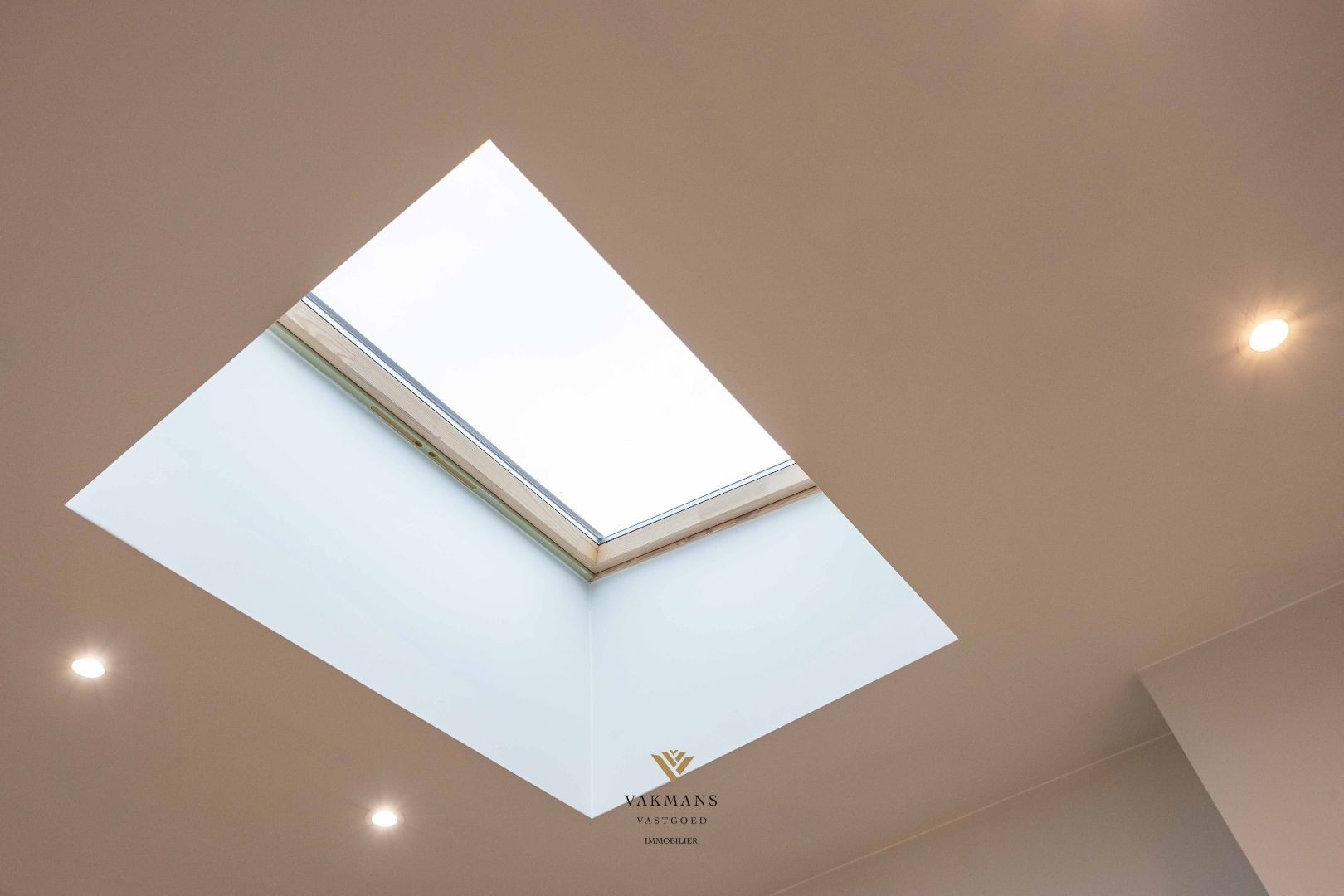 Prachtige gerenoveerde woning met 3 slaapkamers en tuin foto 28