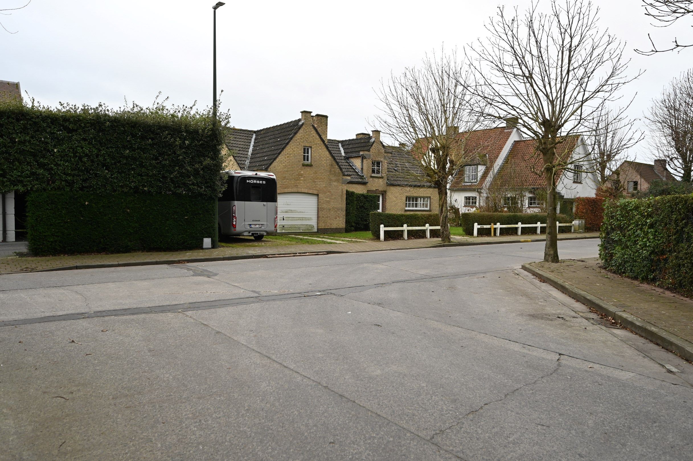 Rustig gelegen villa  op een prachtig perceel van 937 m² in een residentiële wijk vlakbij de invalswegen en op enkele minuten rijden van het centrum van Knokke  foto 4