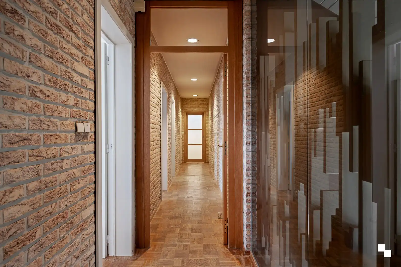 Een eigendom vol mogelijkheden: van veelzijdig pand tot prachtige villa te Izegem foto 19