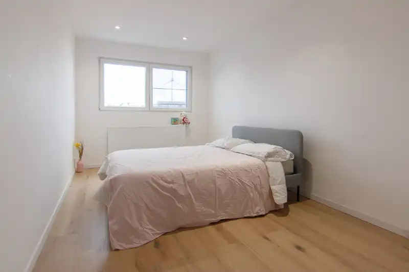 Voll gerenoveerde woning met 5 slpk 3 badk foto 23