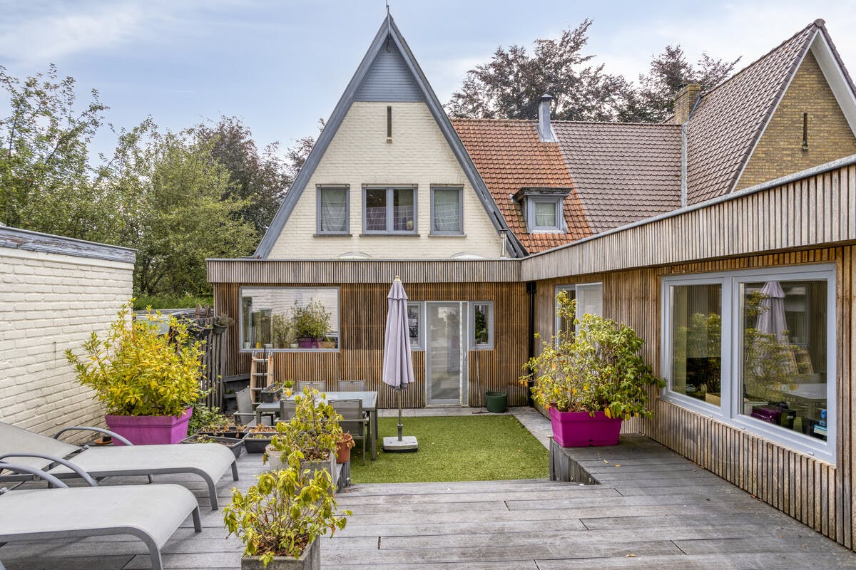 Huis met magazijn/kantoorruimte te koop in Assebroek  foto 3