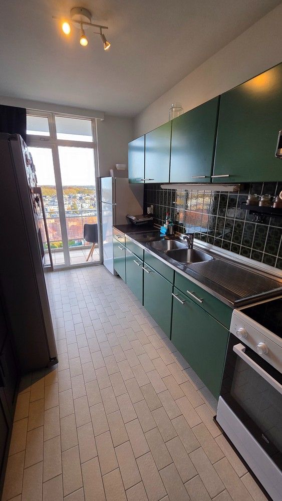 Ruim appartement  met 3 slaapkamers en garage te Berchem! foto 5