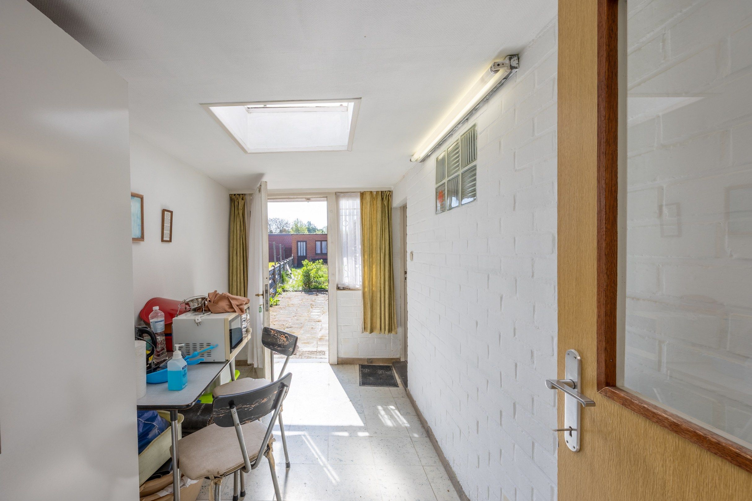 Ruime woning met potentieel en uitstekende ligging! foto 10