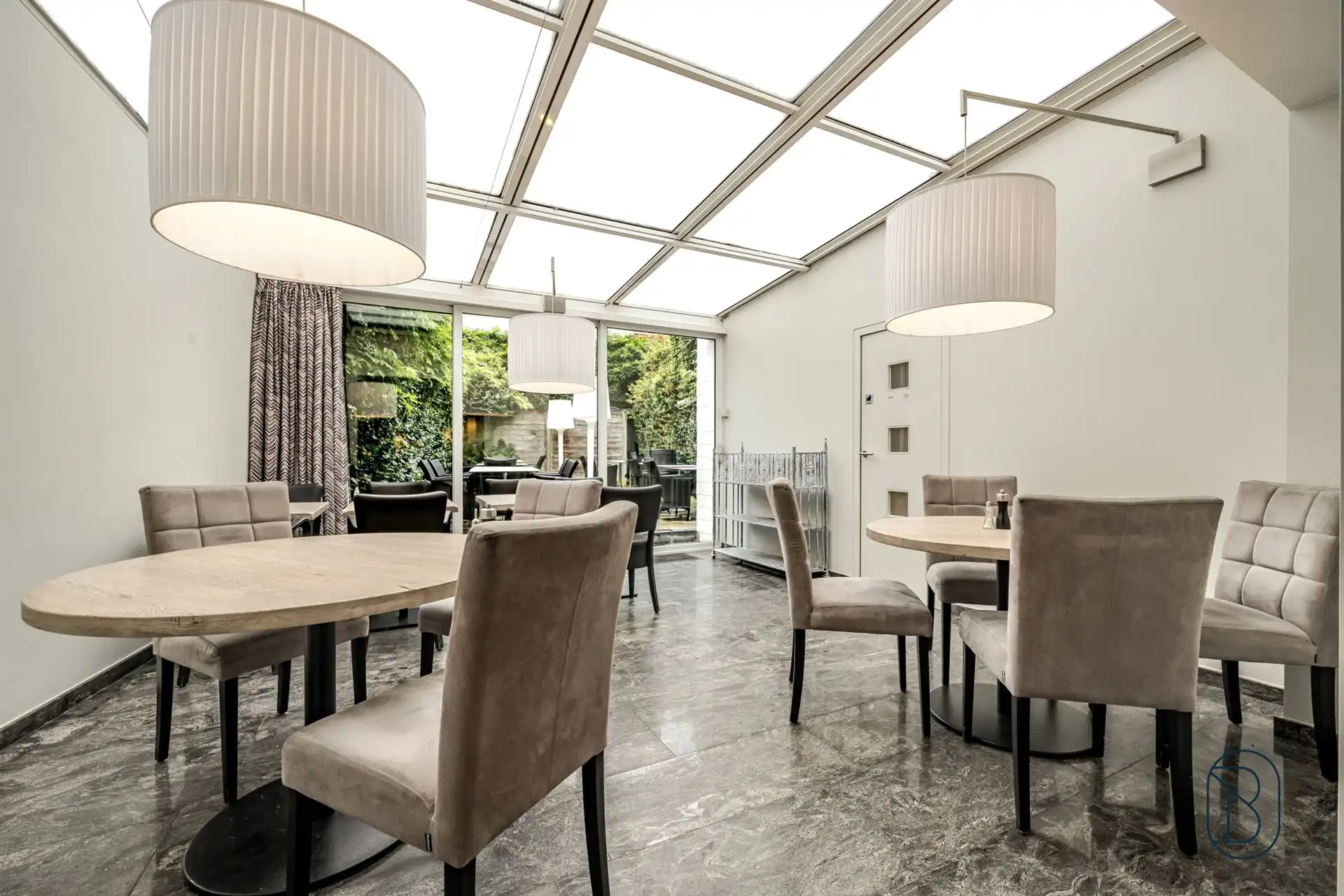 Mooi ingerichte horecazaak met terras en 2 woonsten! foto 13