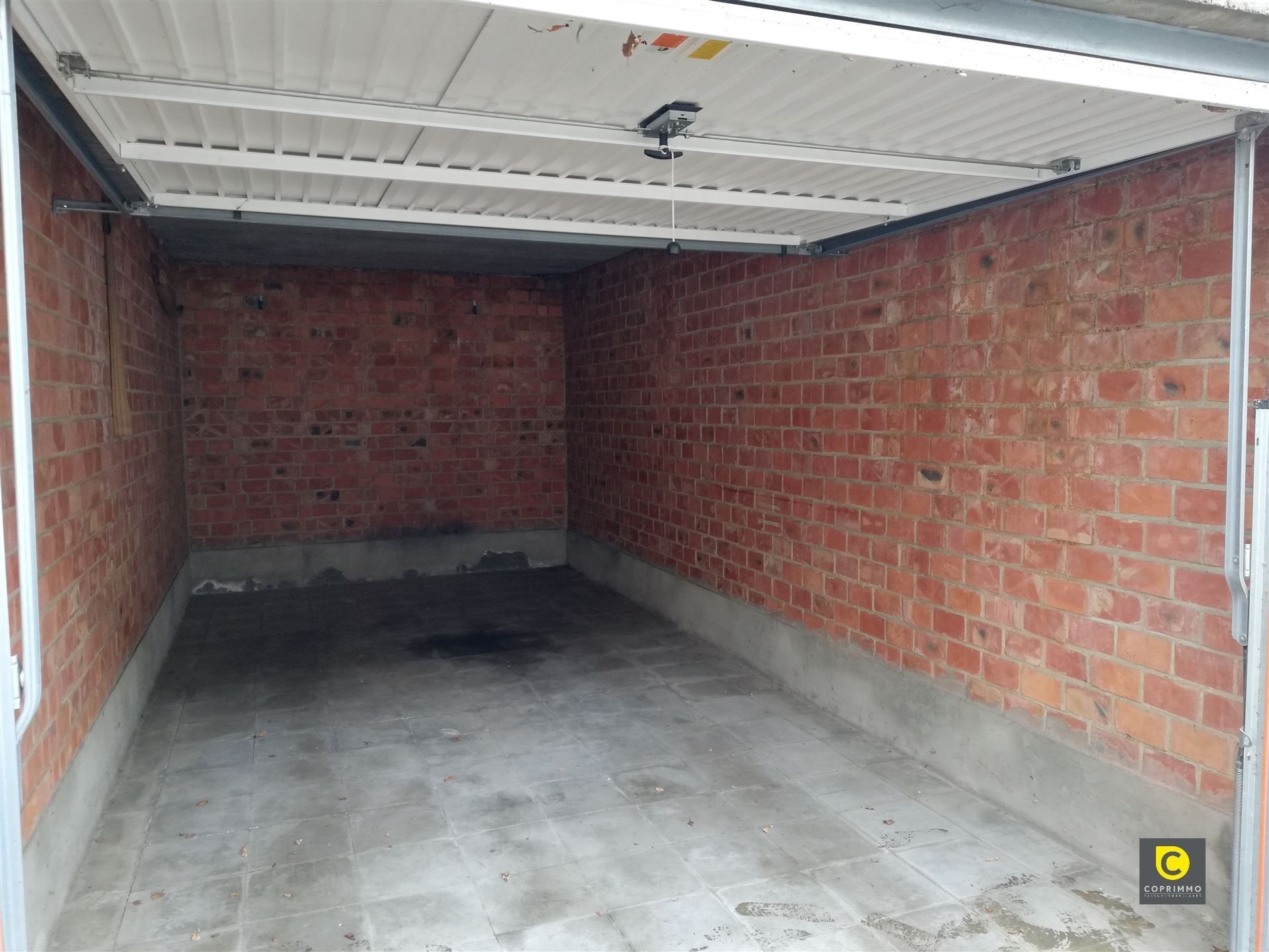 Ruime bovengrondse garagebox op zeer centrale ligging foto 3