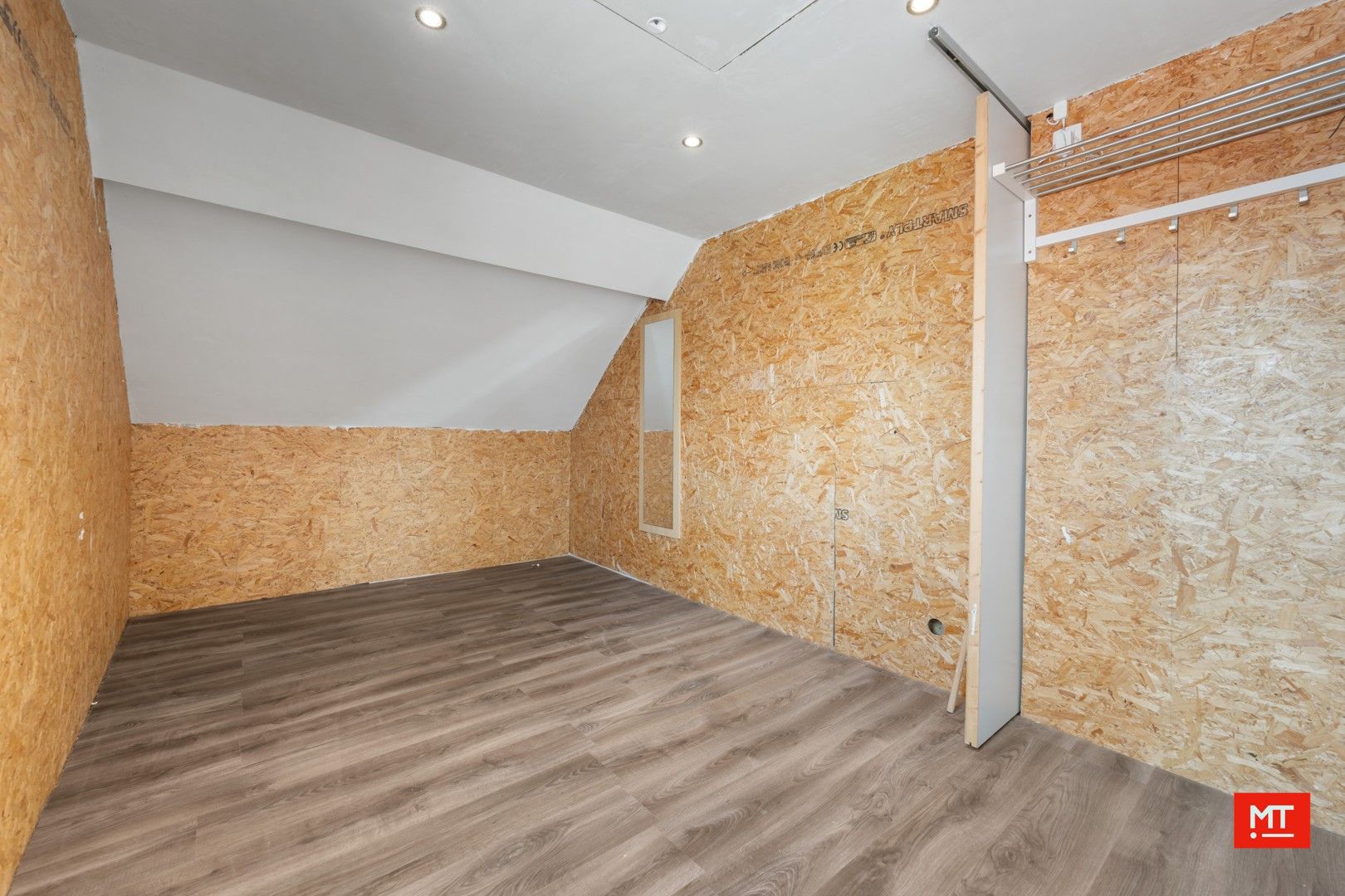 Instapklare, alleenstaande woning met 3/4 slaapkamers, tuin en garage in Zonnebeke foto 14