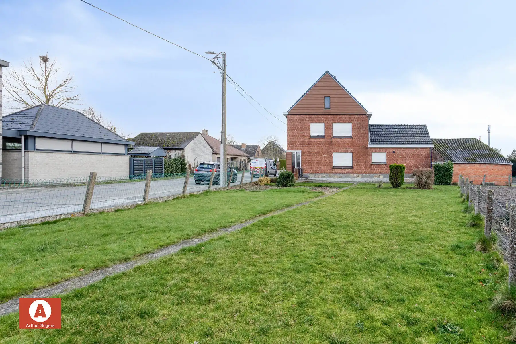 Halfopen bebouwing op zeer centrale ligging foto 33