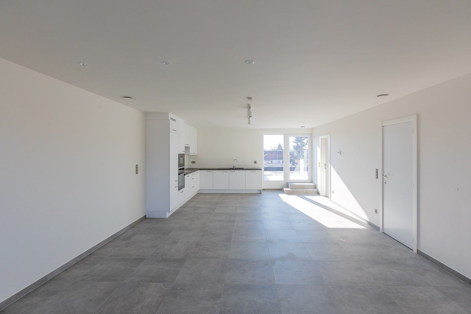 Modern ingericht instapklaar nieuwbouwappartement met 1 slpk foto 3